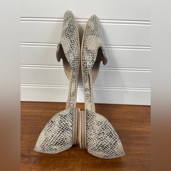 Isaac Mizrahi Snakeskin Print Low Heel Slip-on Flats Size 8 Women’s EUC - Picture 4 of 7